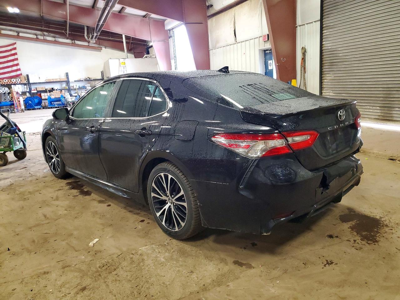 2018 TOYOTA CAMRY L photo 3