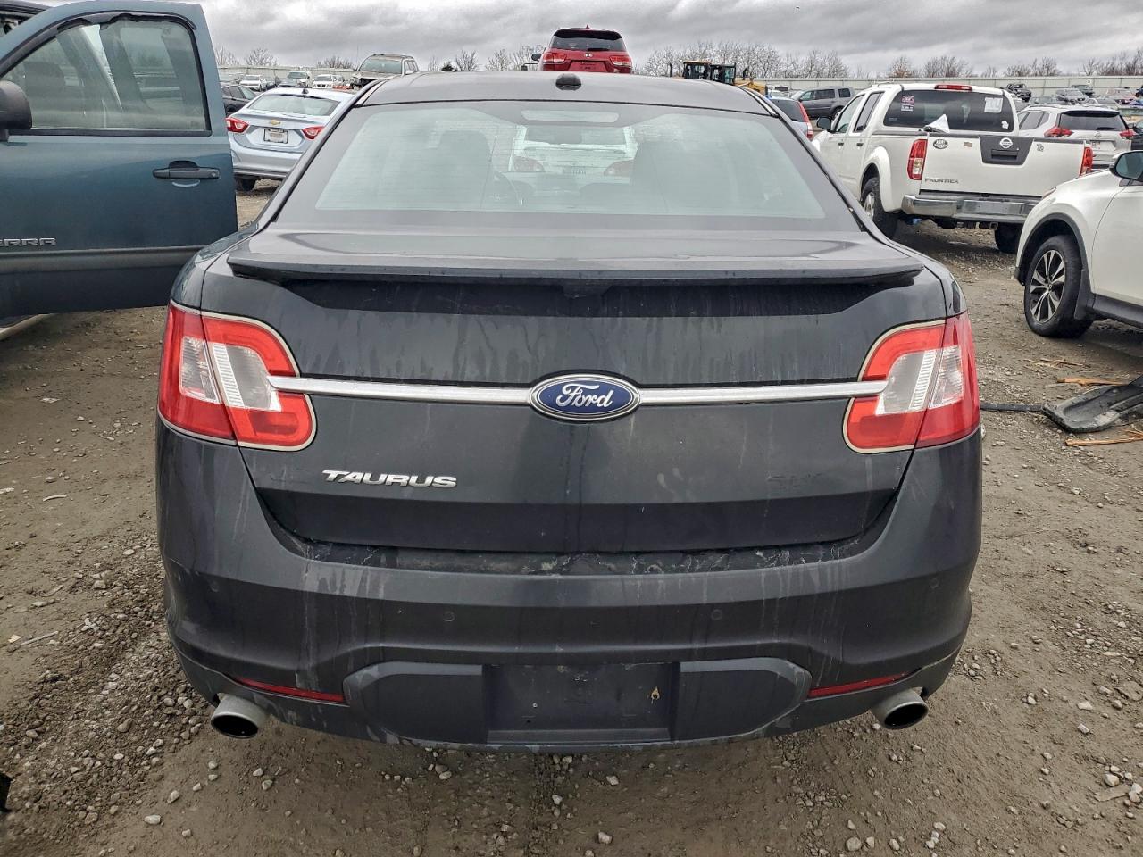 2010 FORD TAURUS SHO photo 6