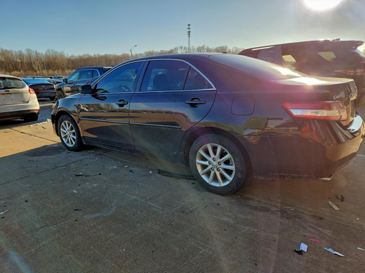 2011 TOYOTA CAMRY SE photo 4