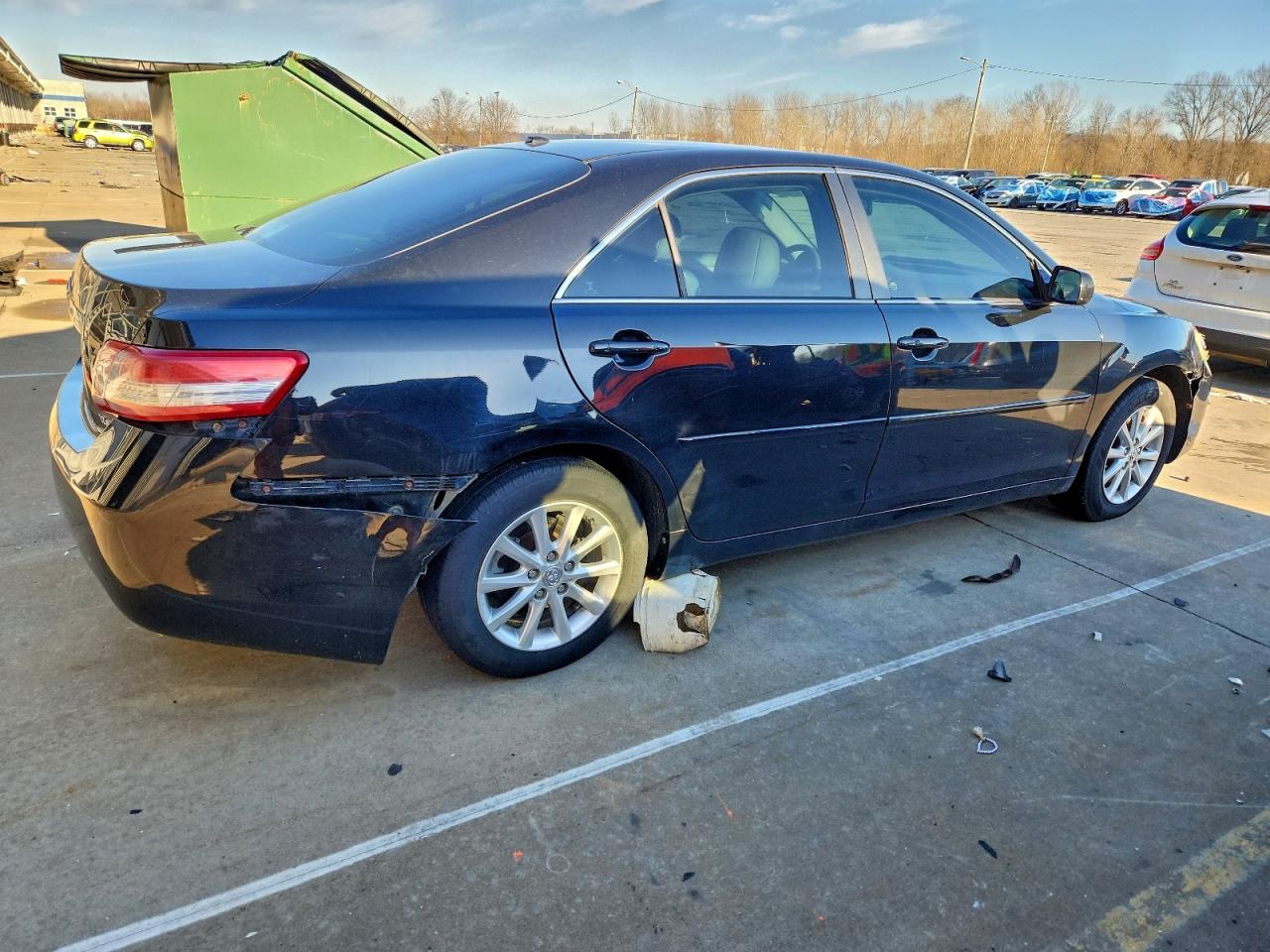 2011 TOYOTA CAMRY SE photo 7