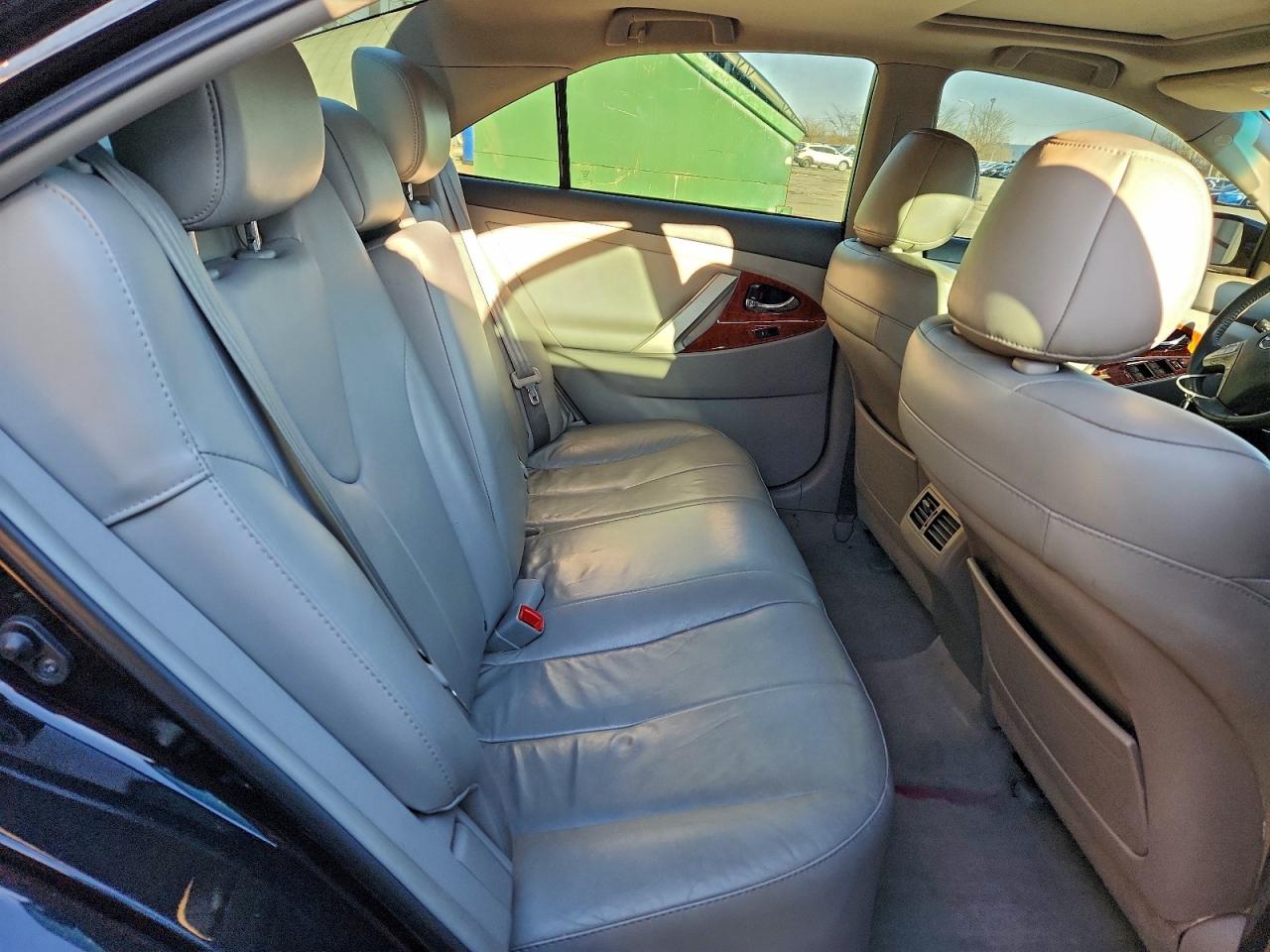 2011 TOYOTA CAMRY SE photo 28