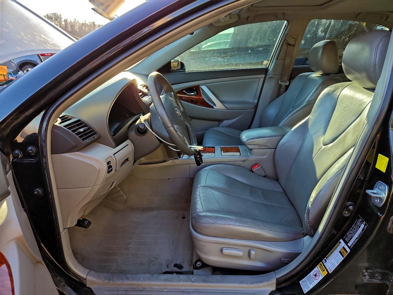 2011 TOYOTA CAMRY SE photo 19