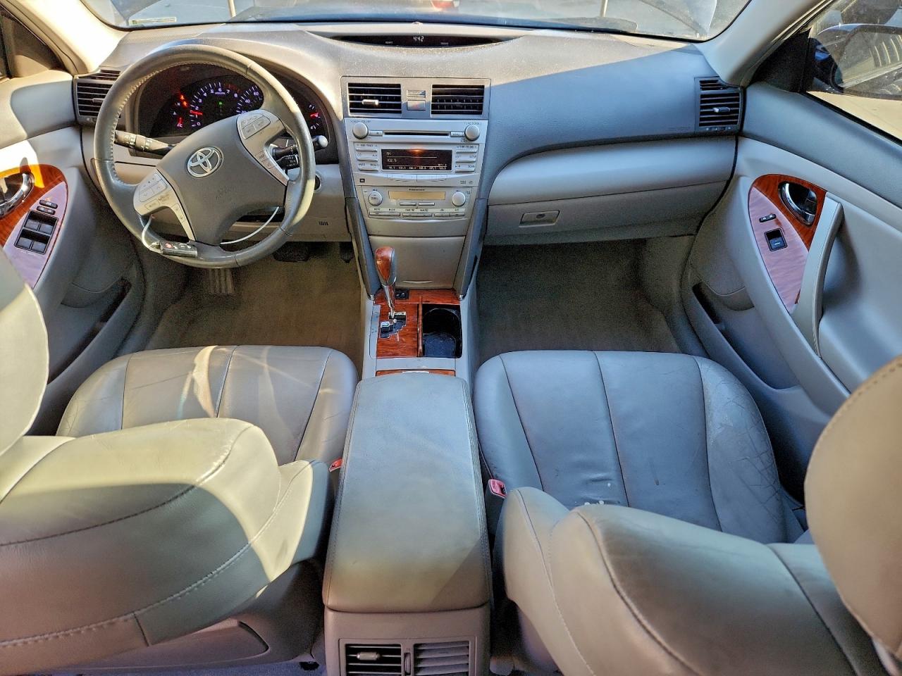 2011 TOYOTA CAMRY SE photo 22