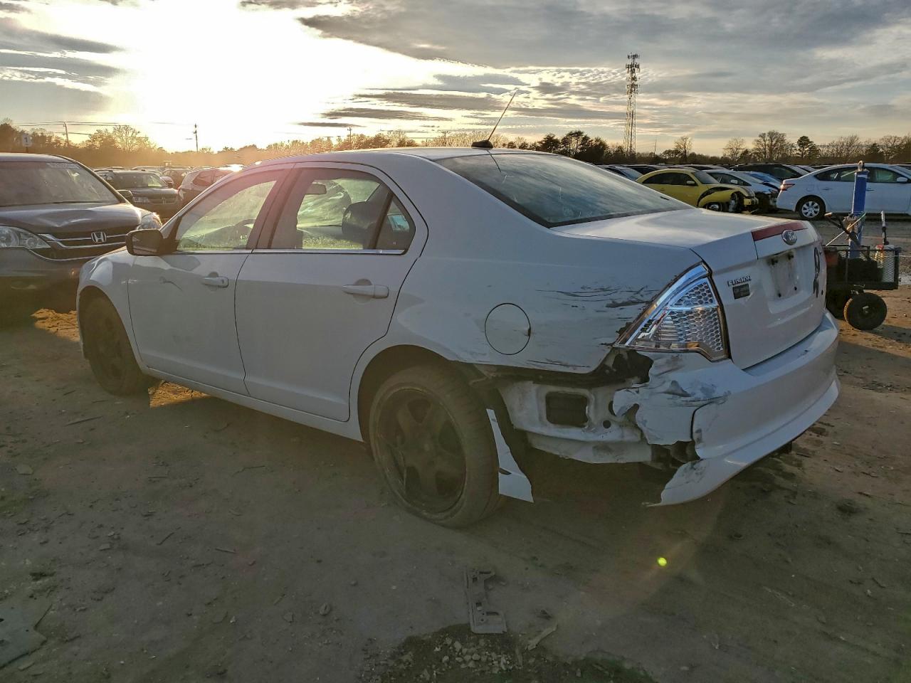 2011 FORD FUSION SE photo 2