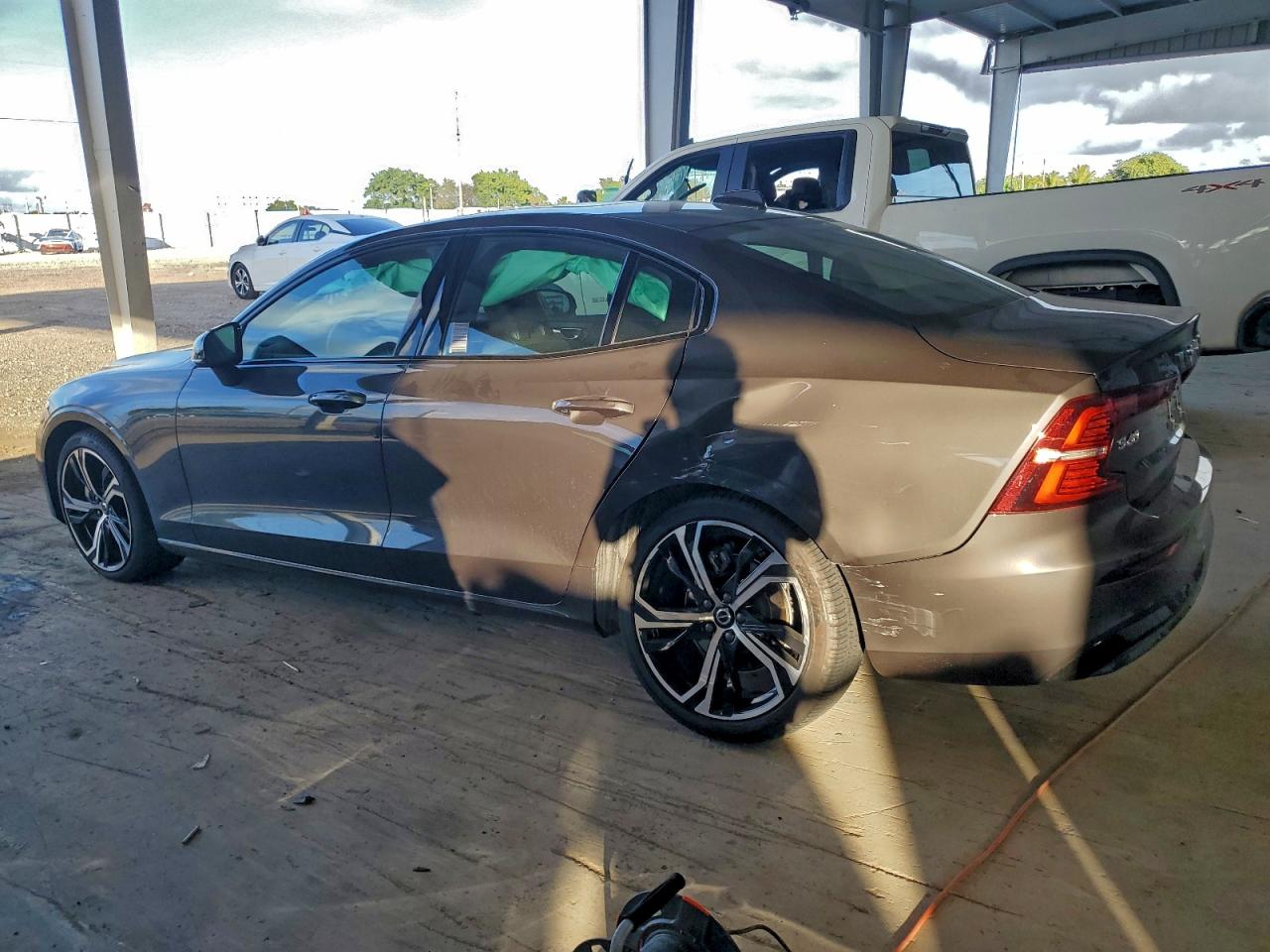 2024 VOLVO S60 CORE photo 2