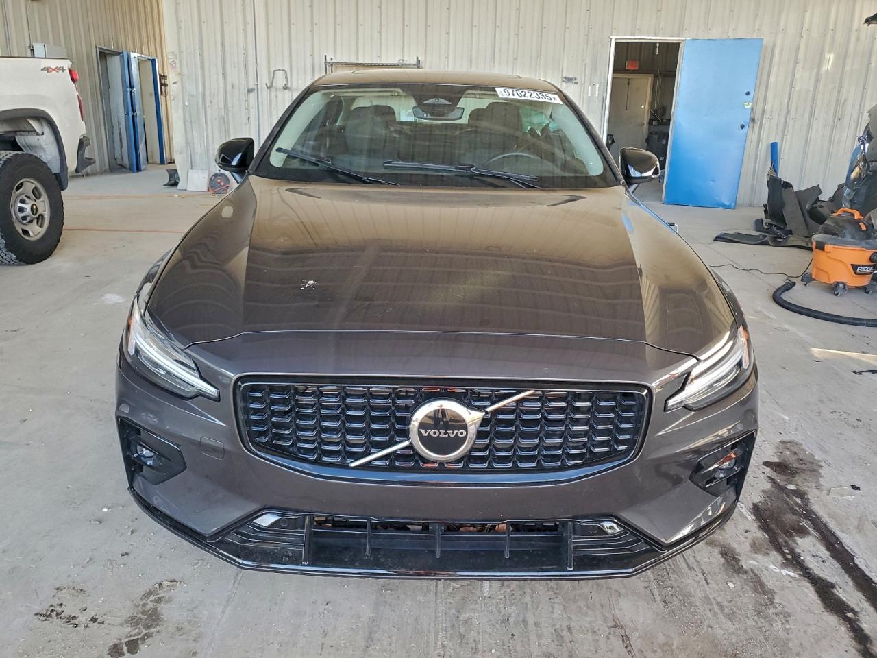2024 VOLVO S60 CORE photo 5