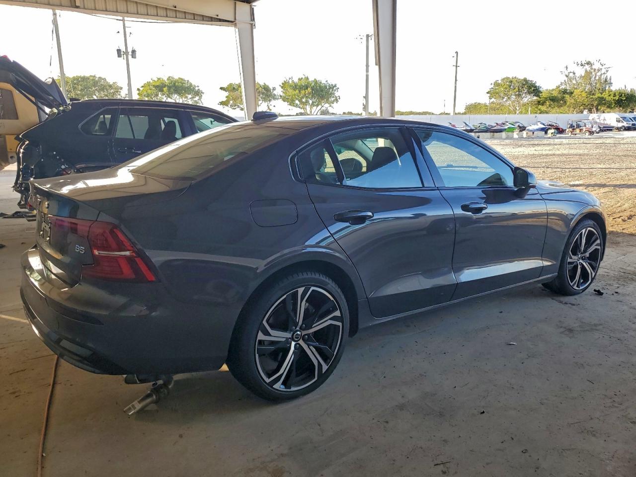 2024 VOLVO S60 CORE photo 3