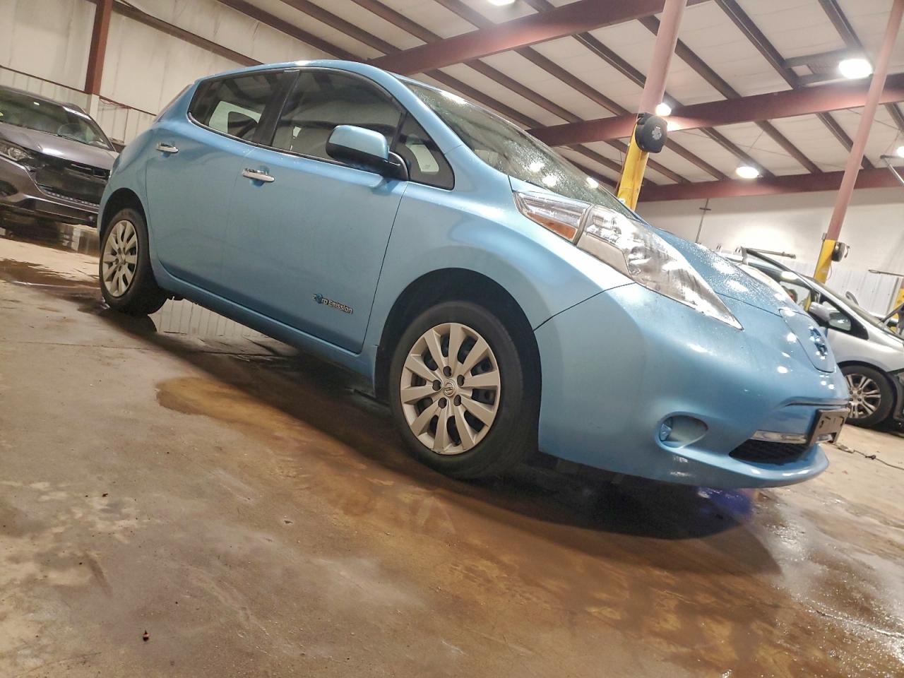 2015 NISSAN LEAF S photo 4