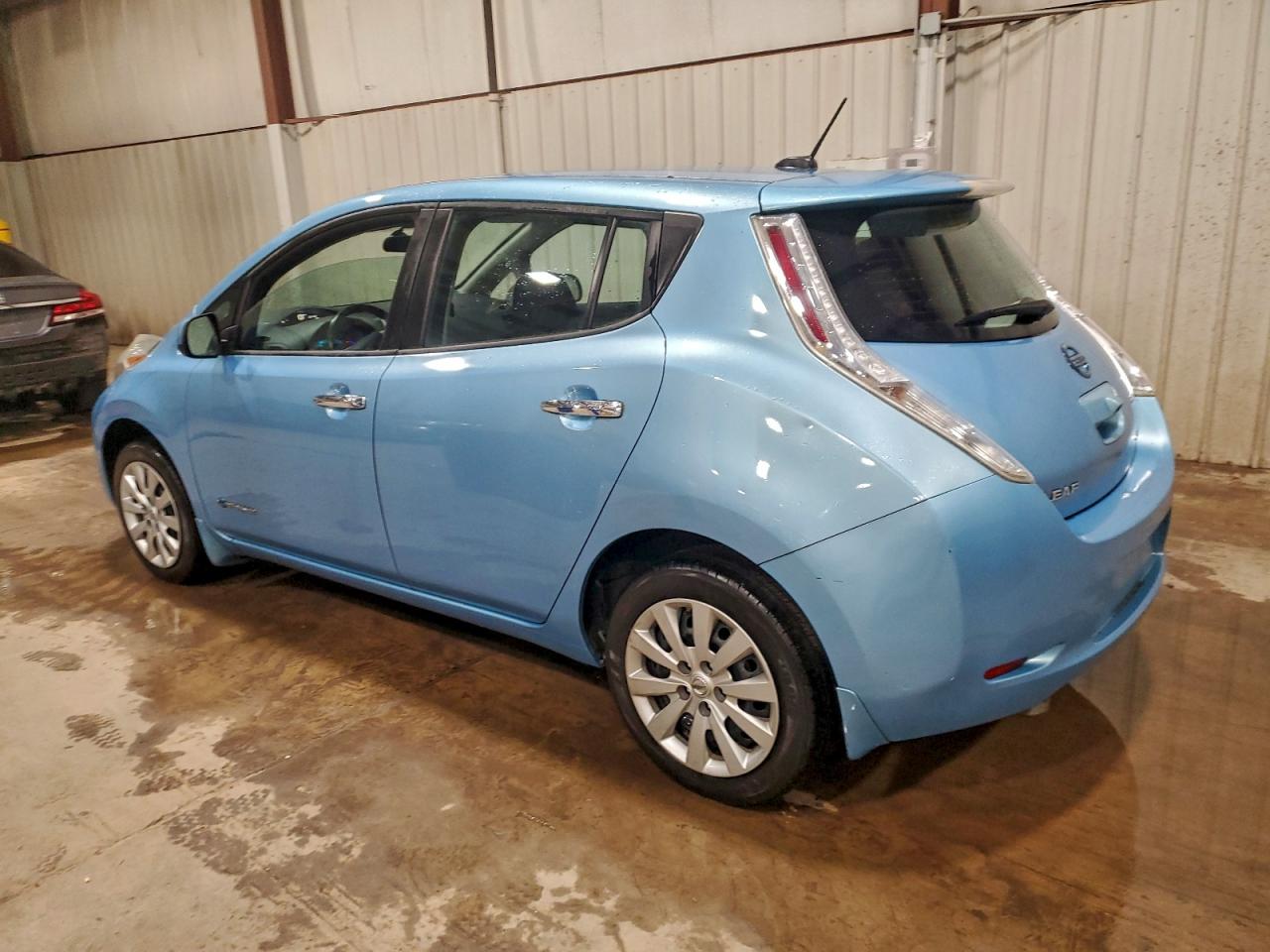 2015 NISSAN LEAF S photo 2