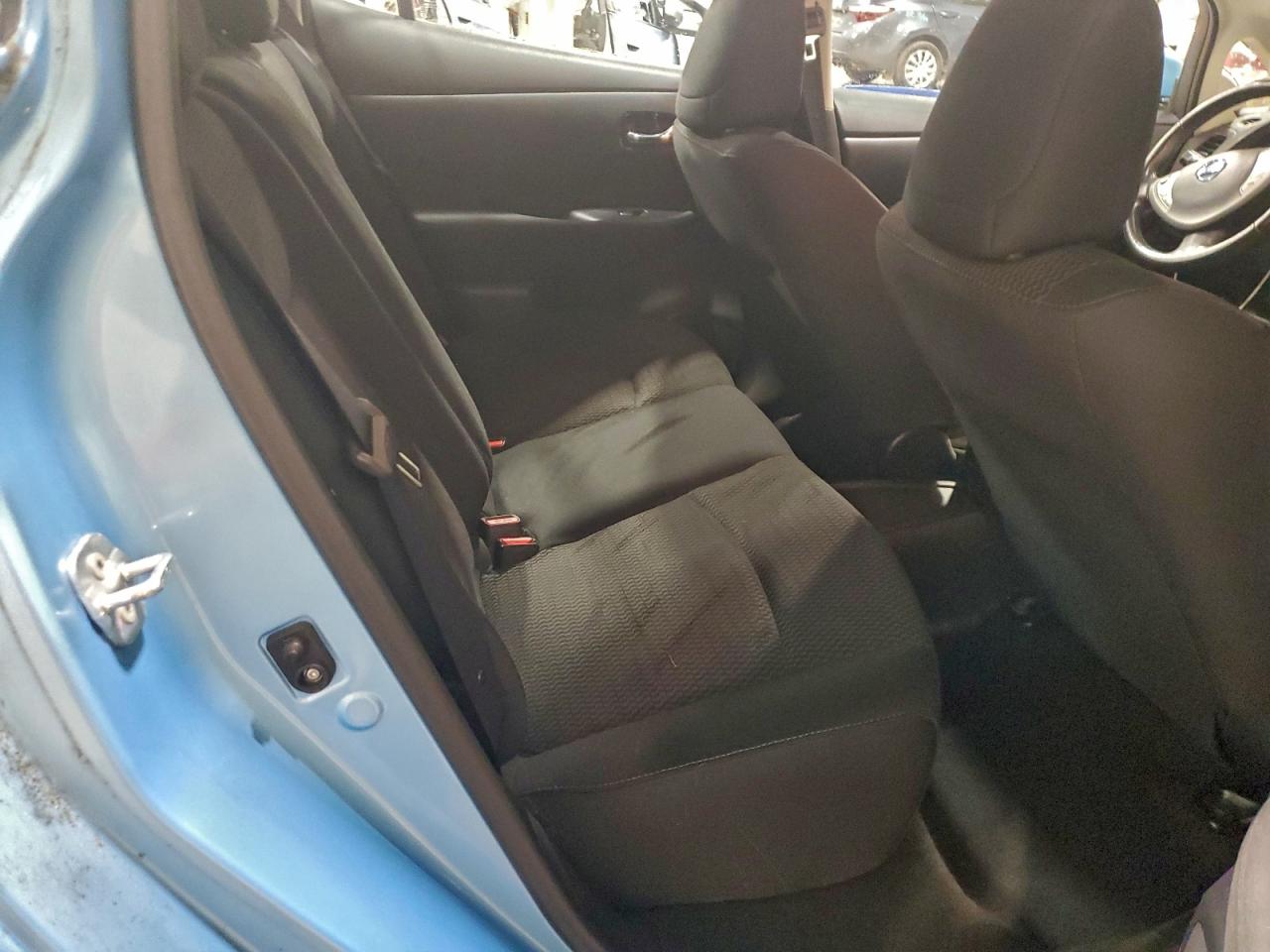 2015 NISSAN LEAF S photo 10