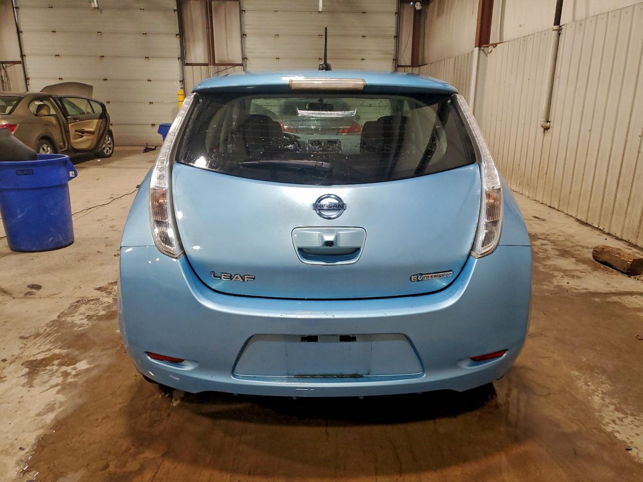 2015 NISSAN LEAF S photo 6