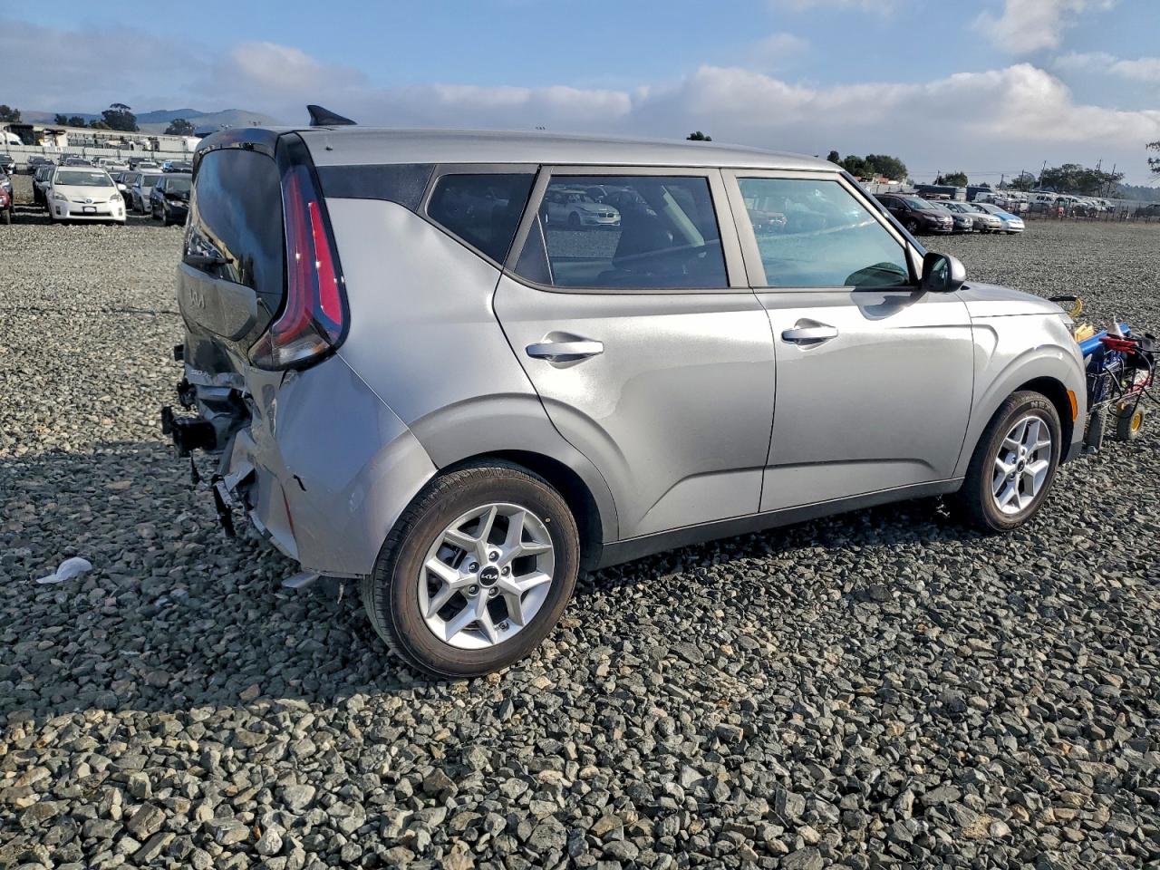 2025 KIA SOUL LX photo 3
