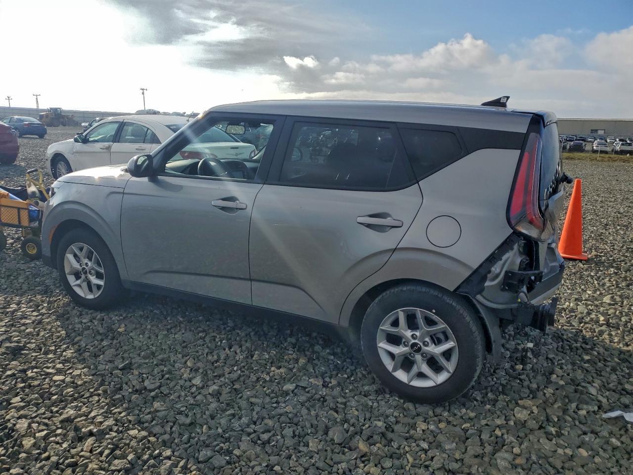 2025 KIA SOUL LX photo 2