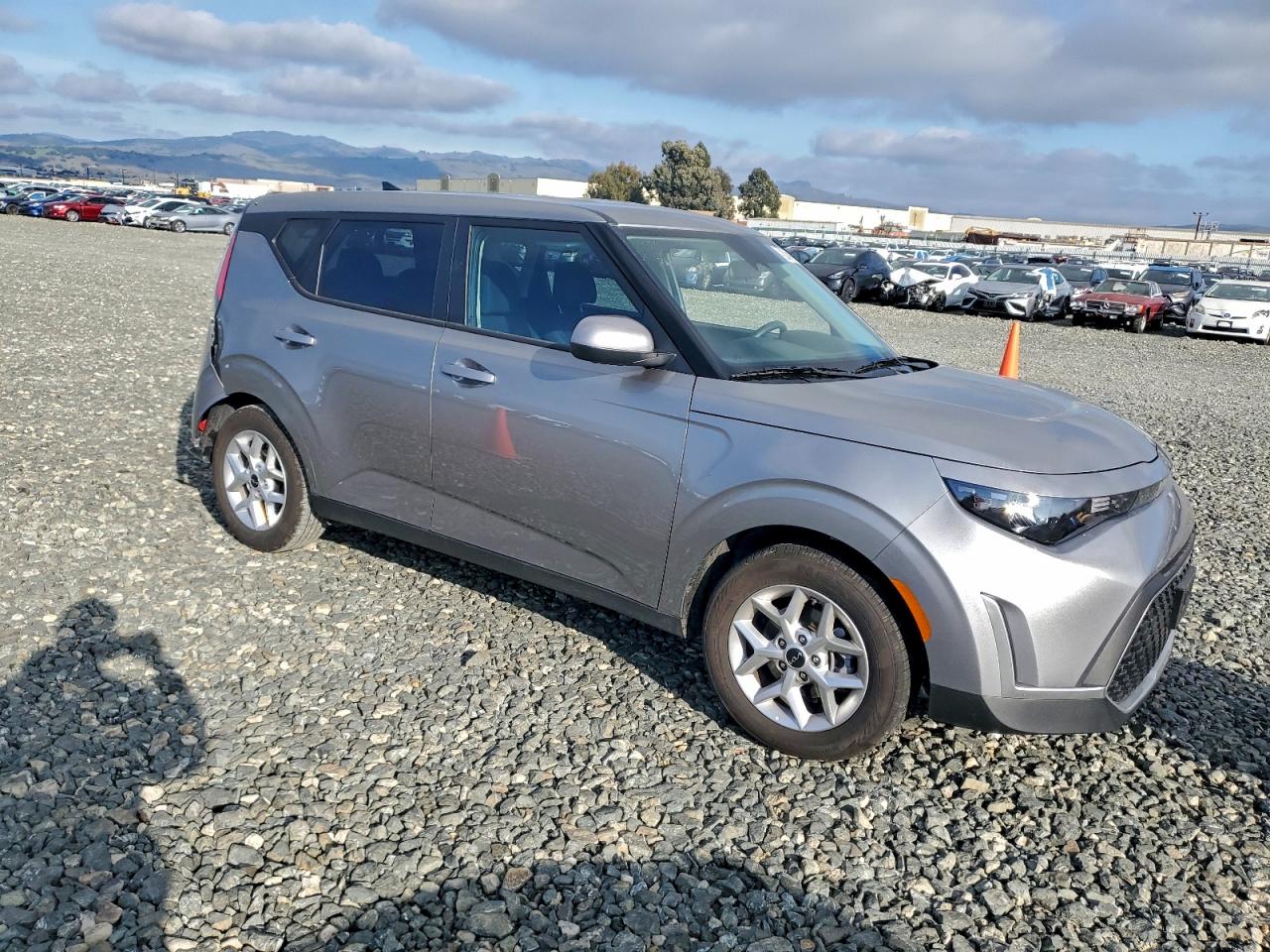 2025 KIA SOUL LX photo 4