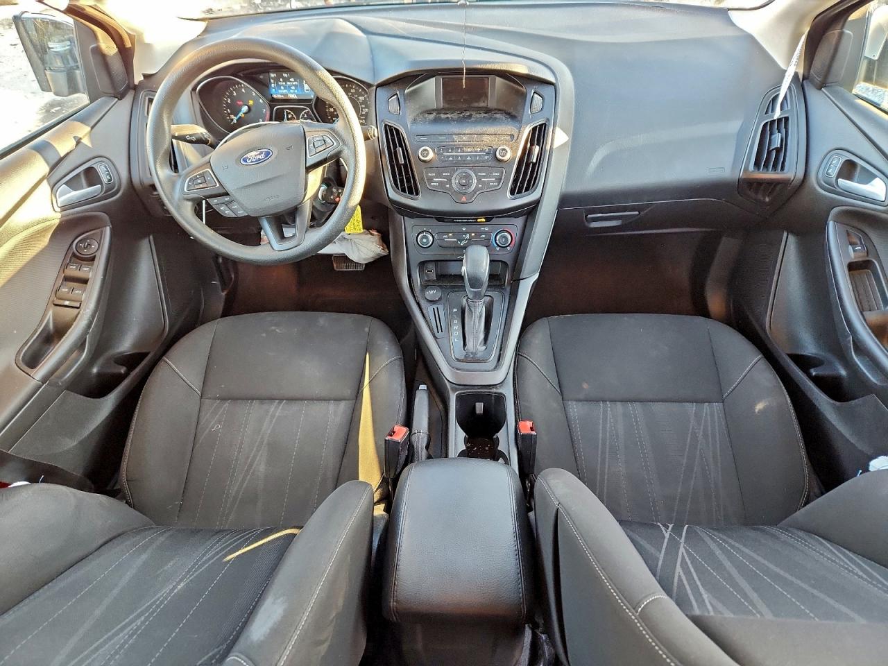 2018 FORD FOCUS SE photo 8