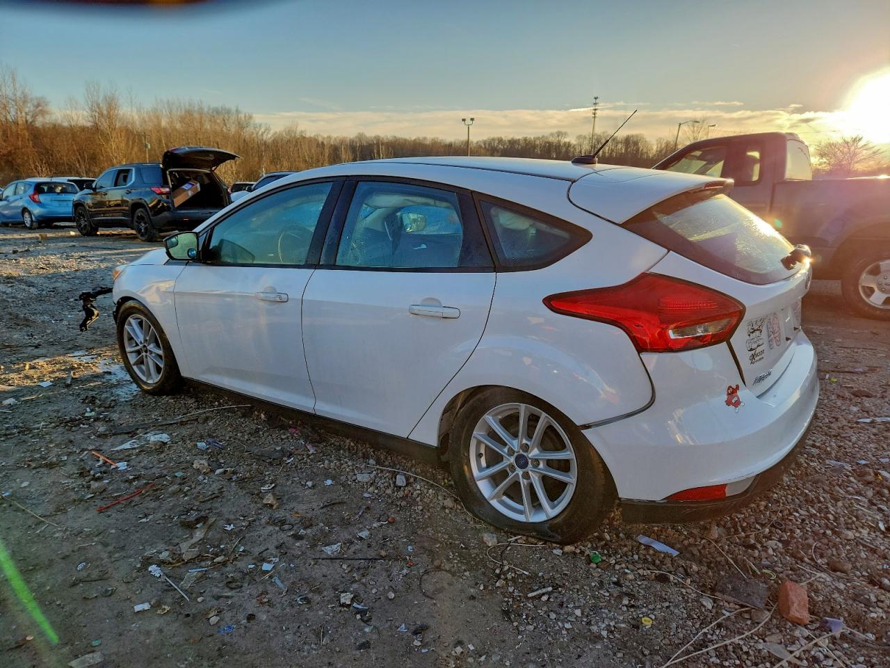 2018 FORD FOCUS SE photo 2
