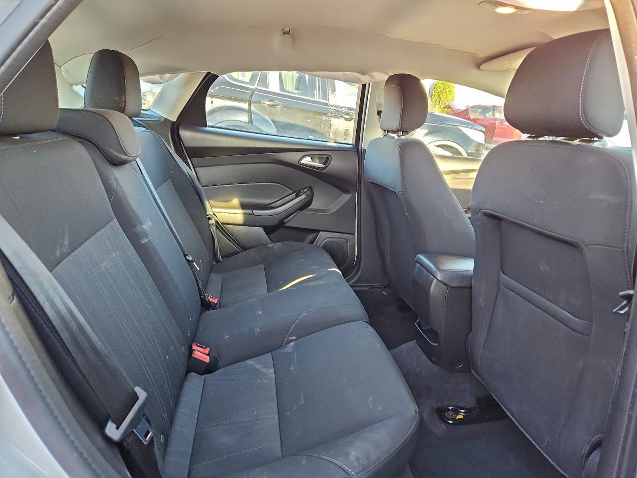 2018 FORD FOCUS SE photo 11