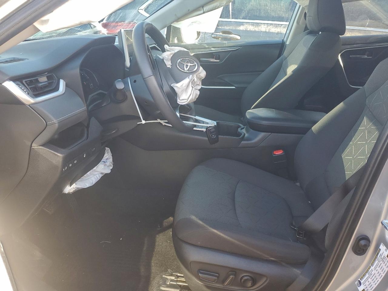 2024 TOYOTA RAV4 XLE photo 7