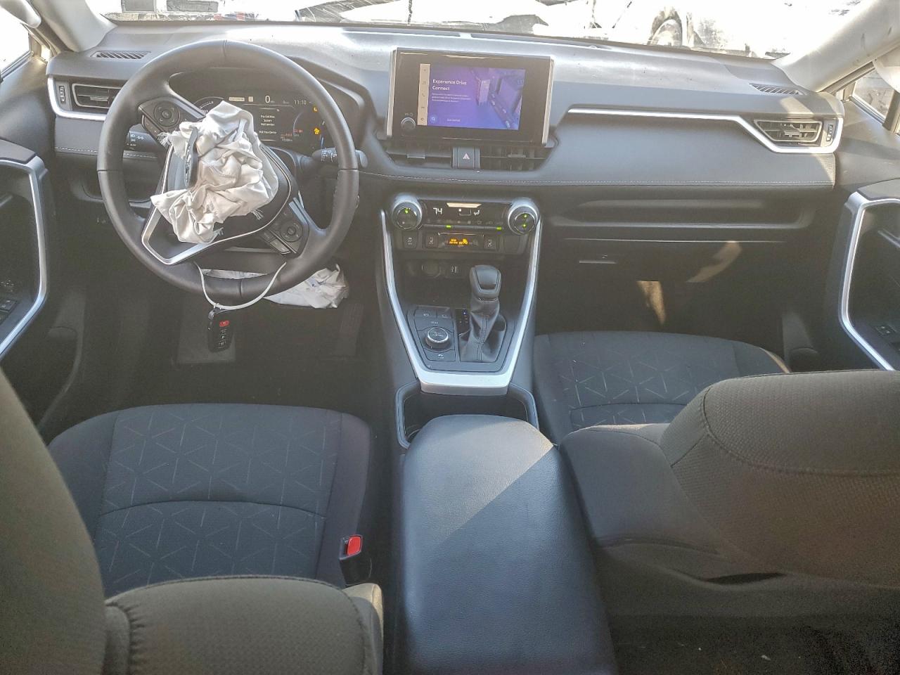 2024 TOYOTA RAV4 XLE photo 8