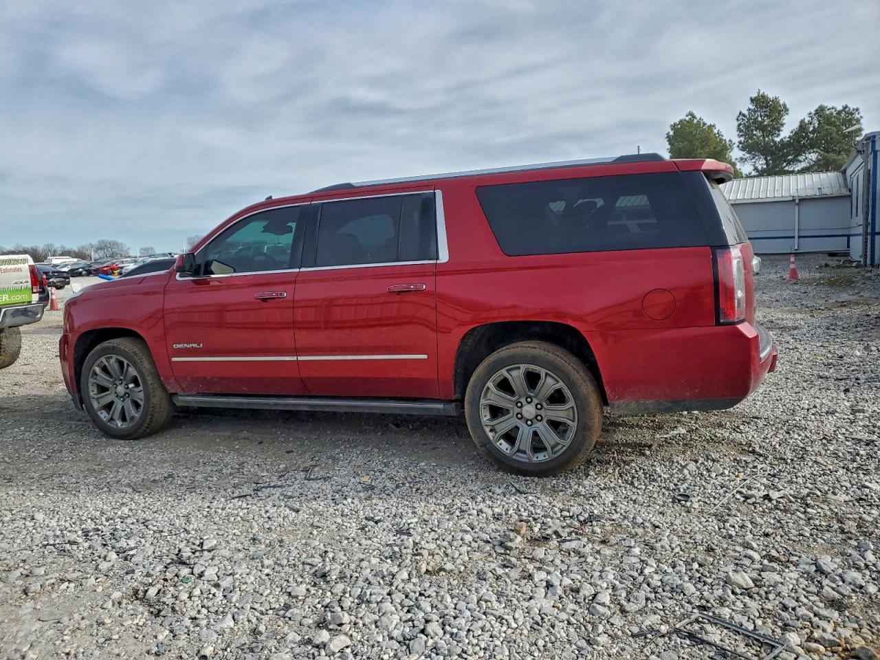 2015 GMC YUKON XL DENALI photo 2