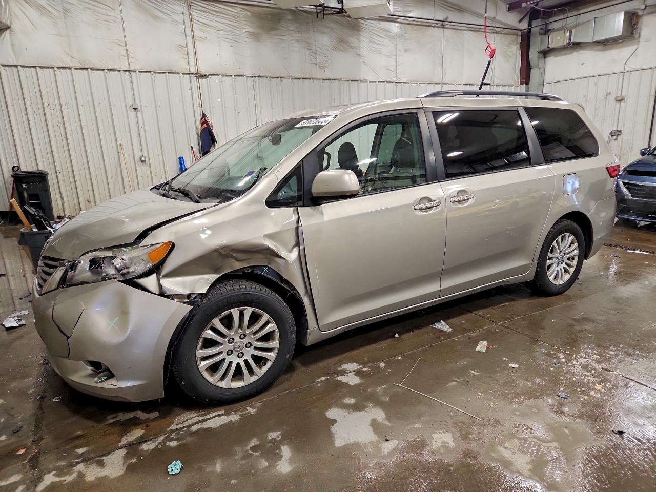 2017 TOYOTA SIENNA