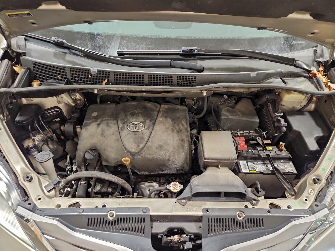 2017 TOYOTA SIENNA XLE photo 12