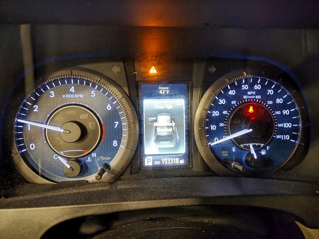 2017 TOYOTA SIENNA XLE photo 9