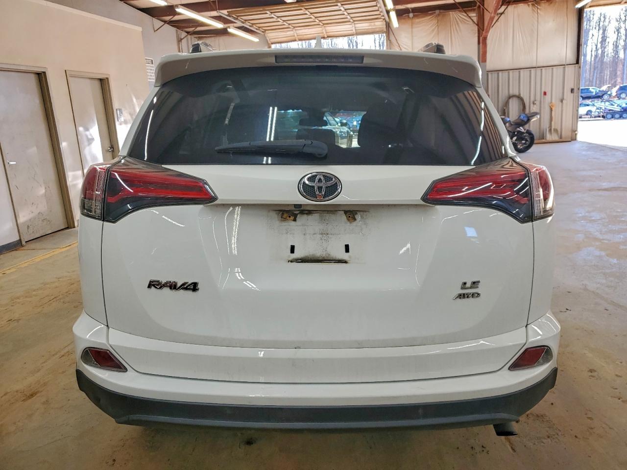 2018 TOYOTA RAV4 LE photo 6