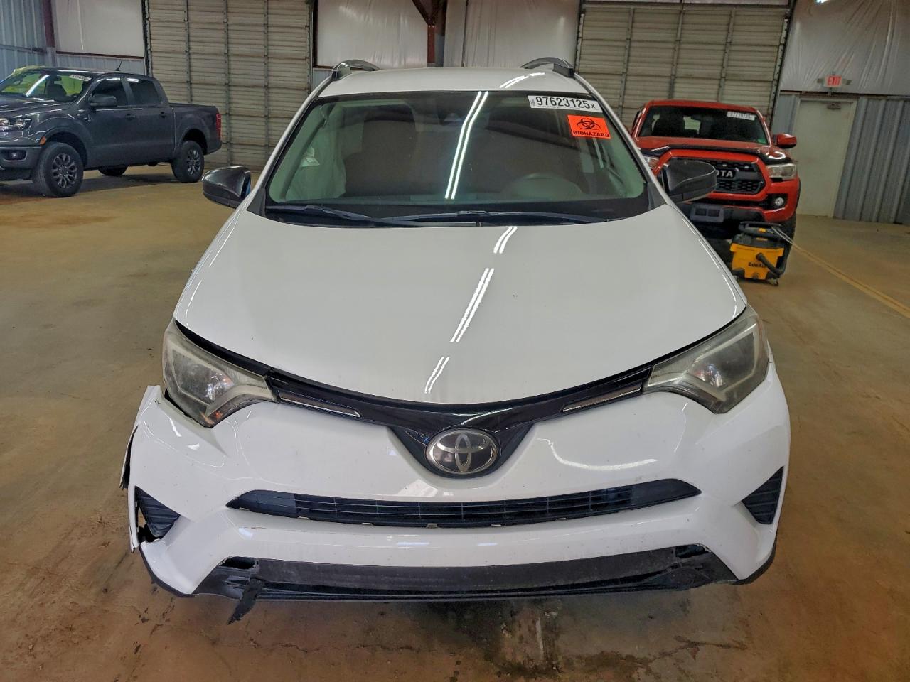 2018 TOYOTA RAV4 LE photo 5