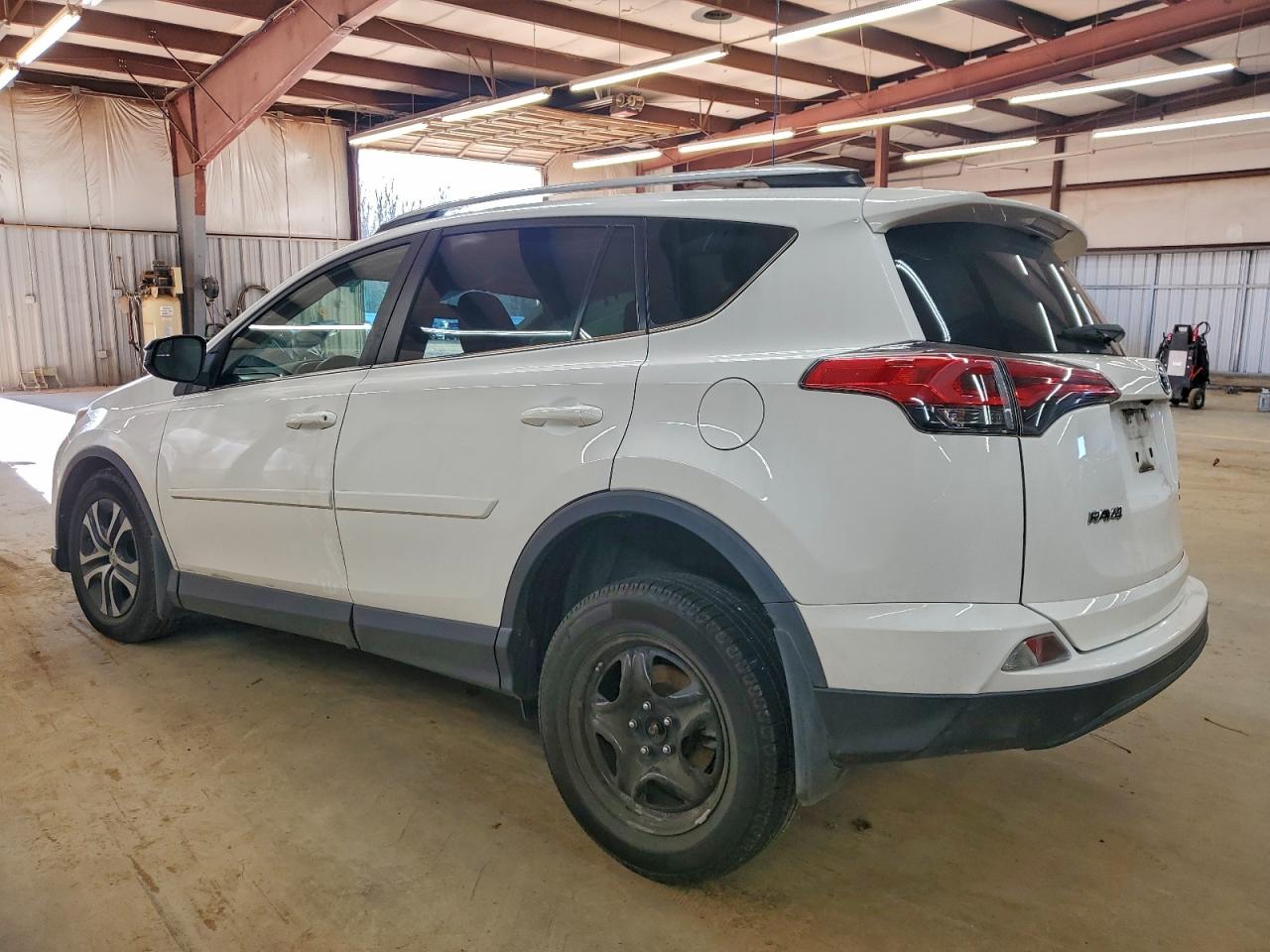 2018 TOYOTA RAV4 LE photo 2