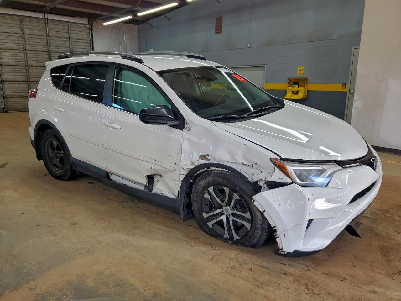 2018 TOYOTA RAV4 LE photo 4
