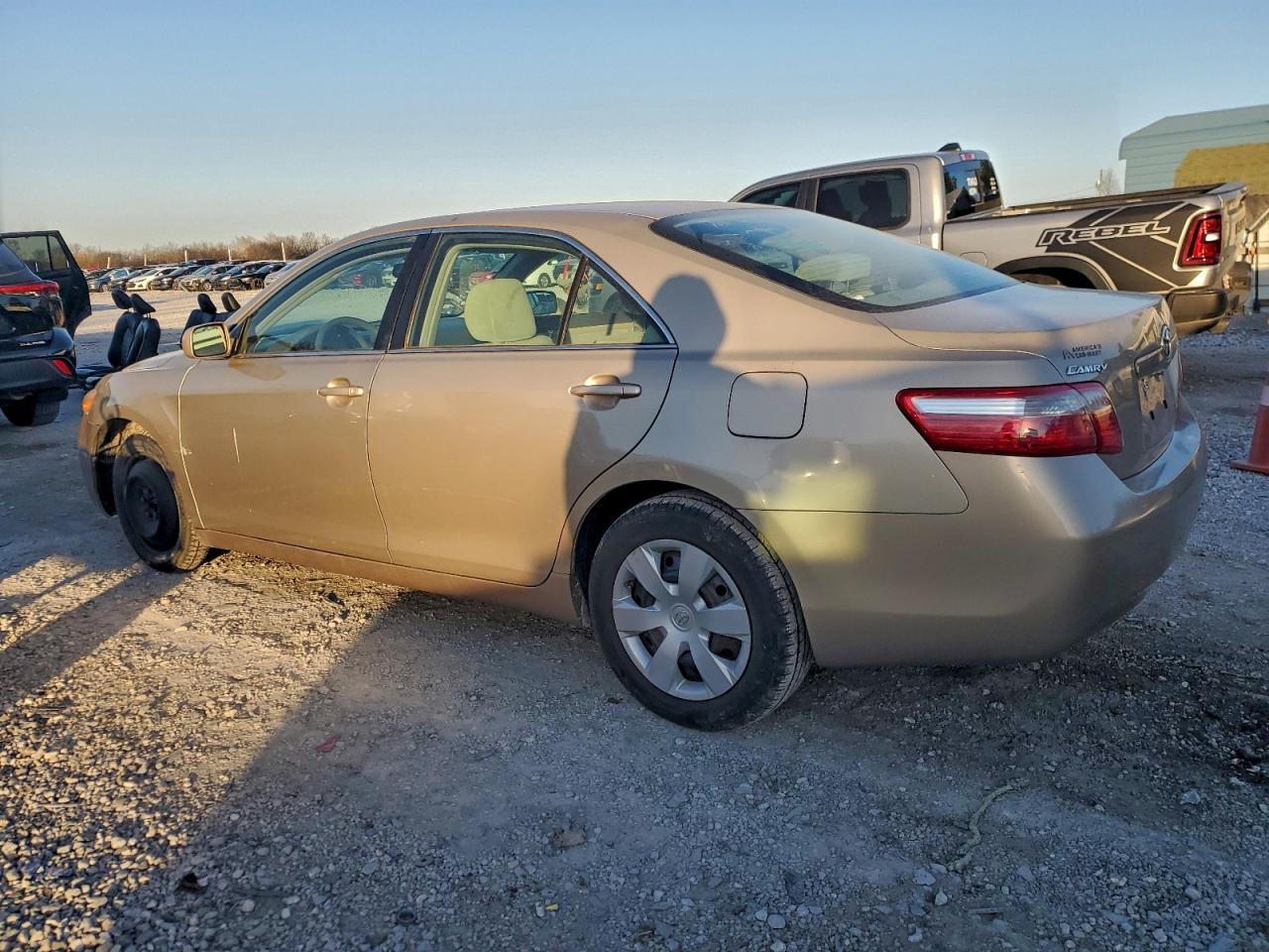 2008 TOYOTA CAMRY LE photo 2