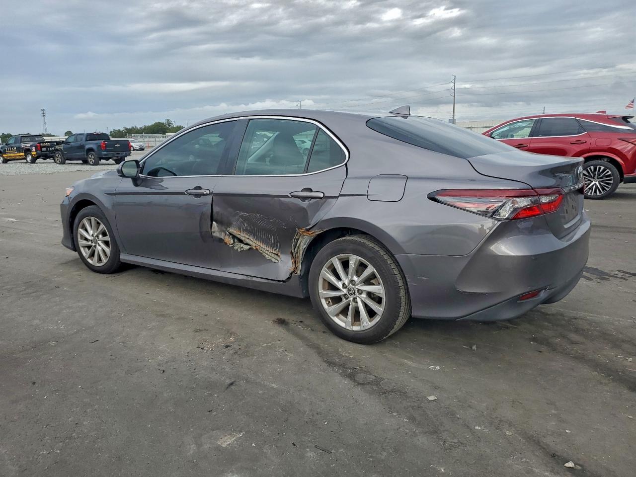 2021 TOYOTA CAMRY LE photo 2