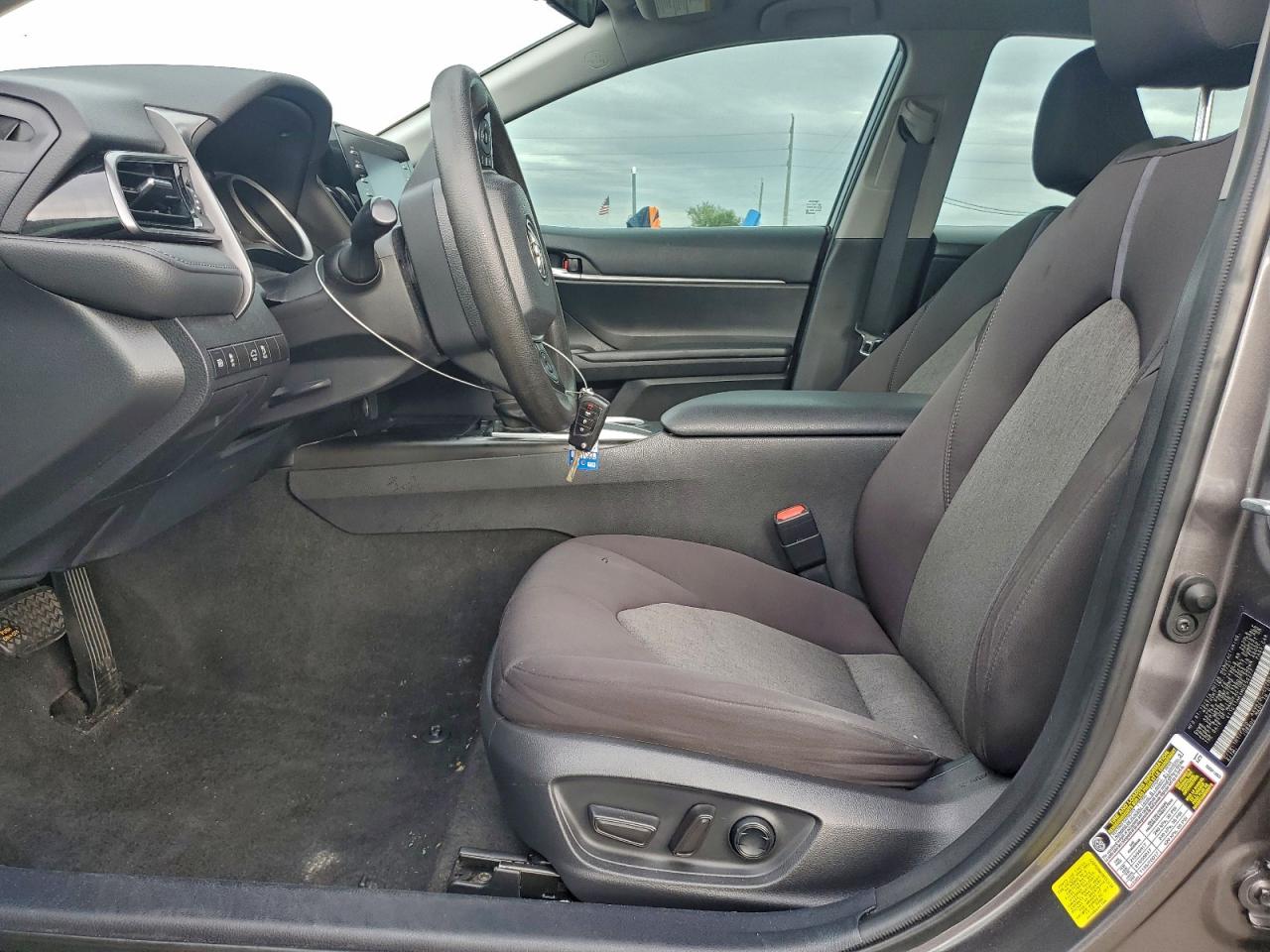 2021 TOYOTA CAMRY LE photo 7