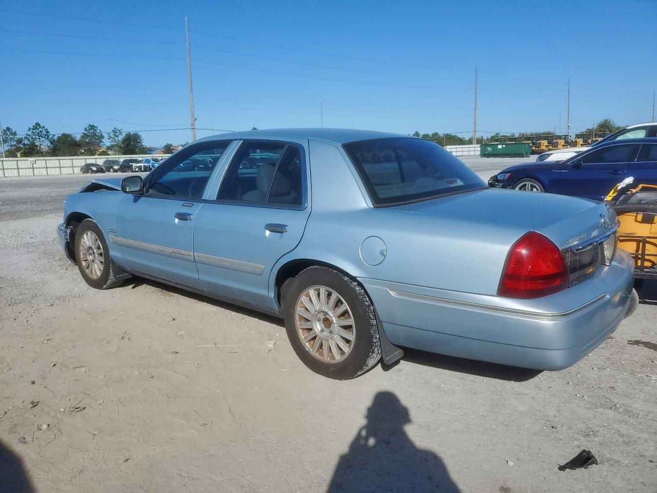 2009 MERCURY GRAND MARQUIS LS photo 2