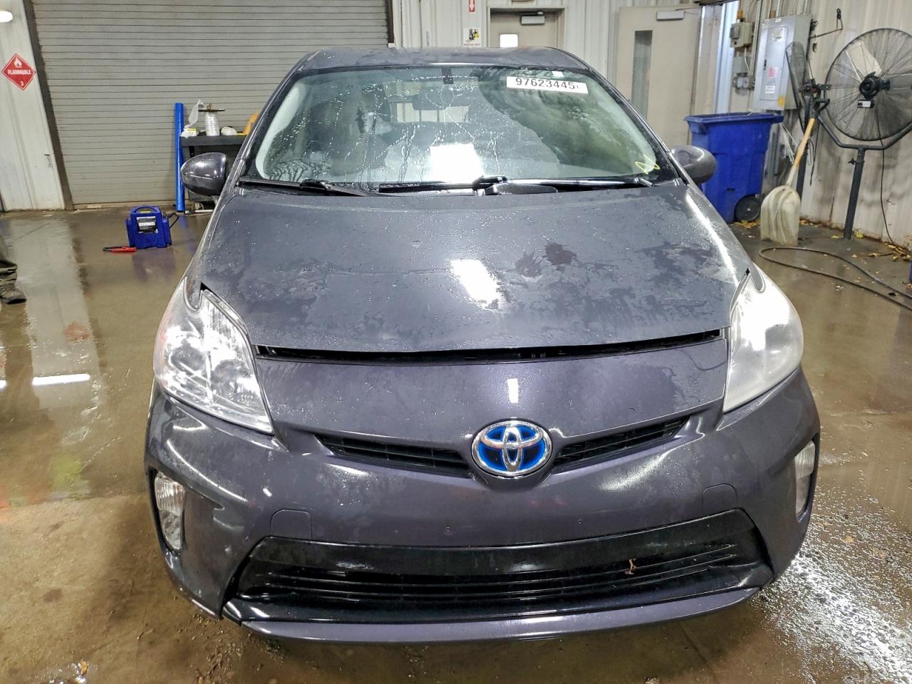 2013 TOYOTA PRIUS photo 5