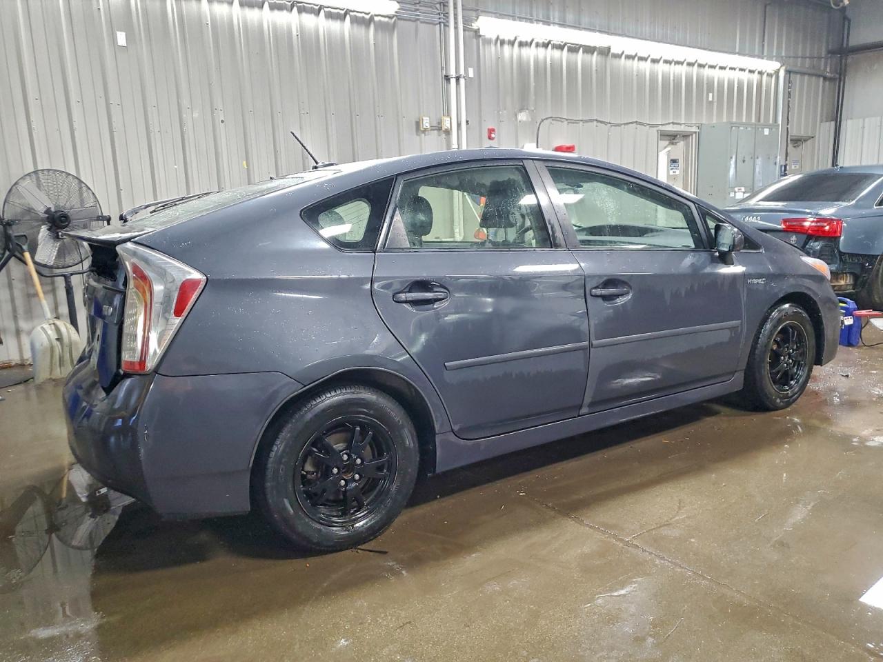 2013 TOYOTA PRIUS photo 3
