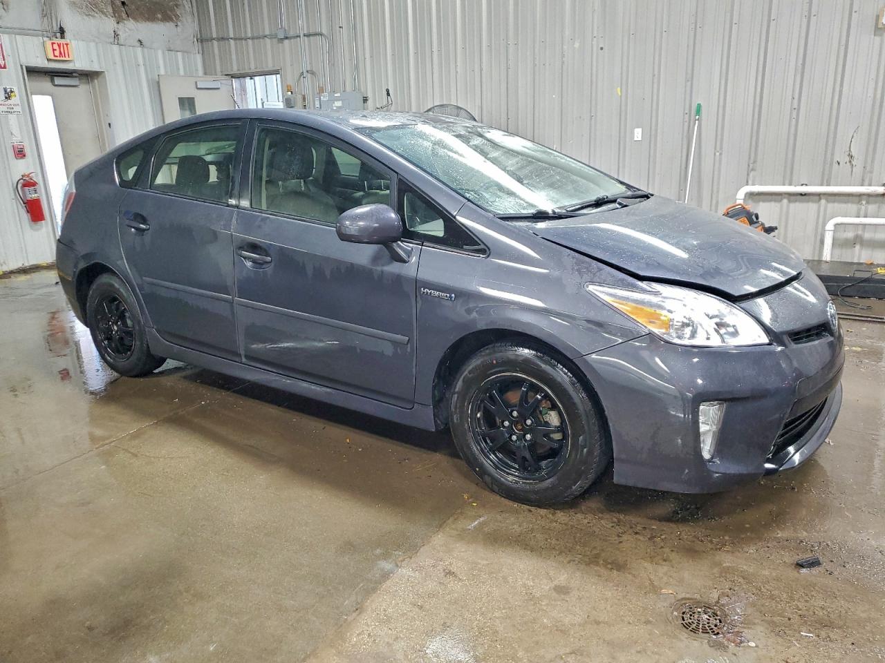 2013 TOYOTA PRIUS photo 4