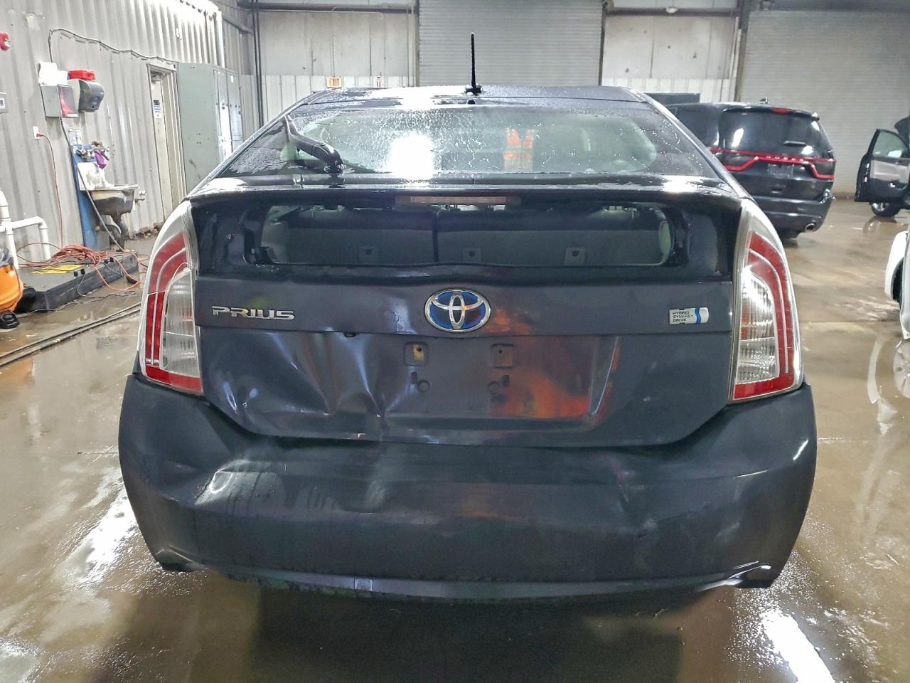2013 TOYOTA PRIUS photo 6