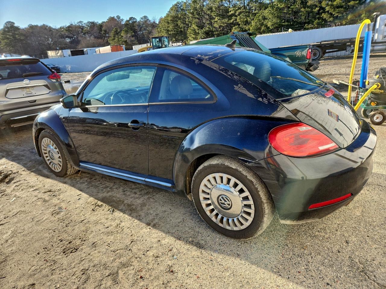2013 VOLKSWAGEN BEETLE photo 2