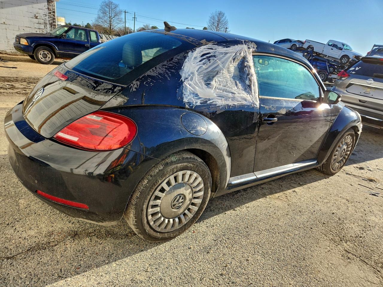 2013 VOLKSWAGEN BEETLE photo 3