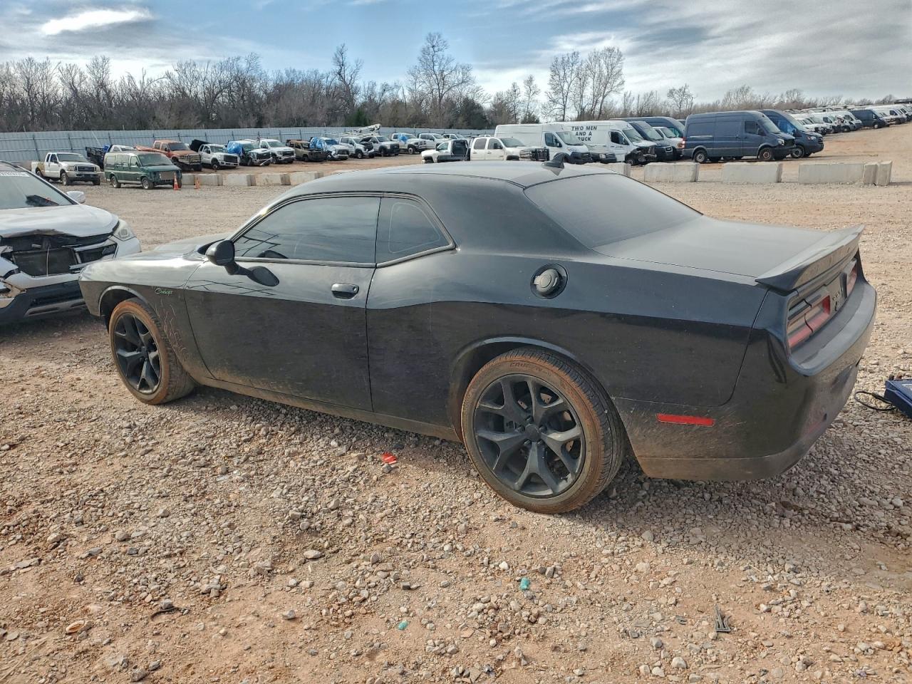 2016 DODGE CHALLENGER SXT photo 2