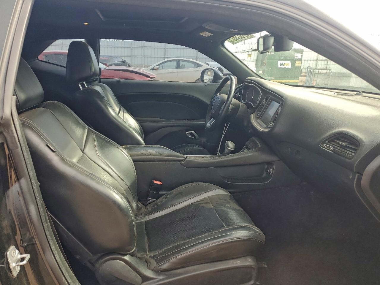 2016 DODGE CHALLENGER SXT photo 10