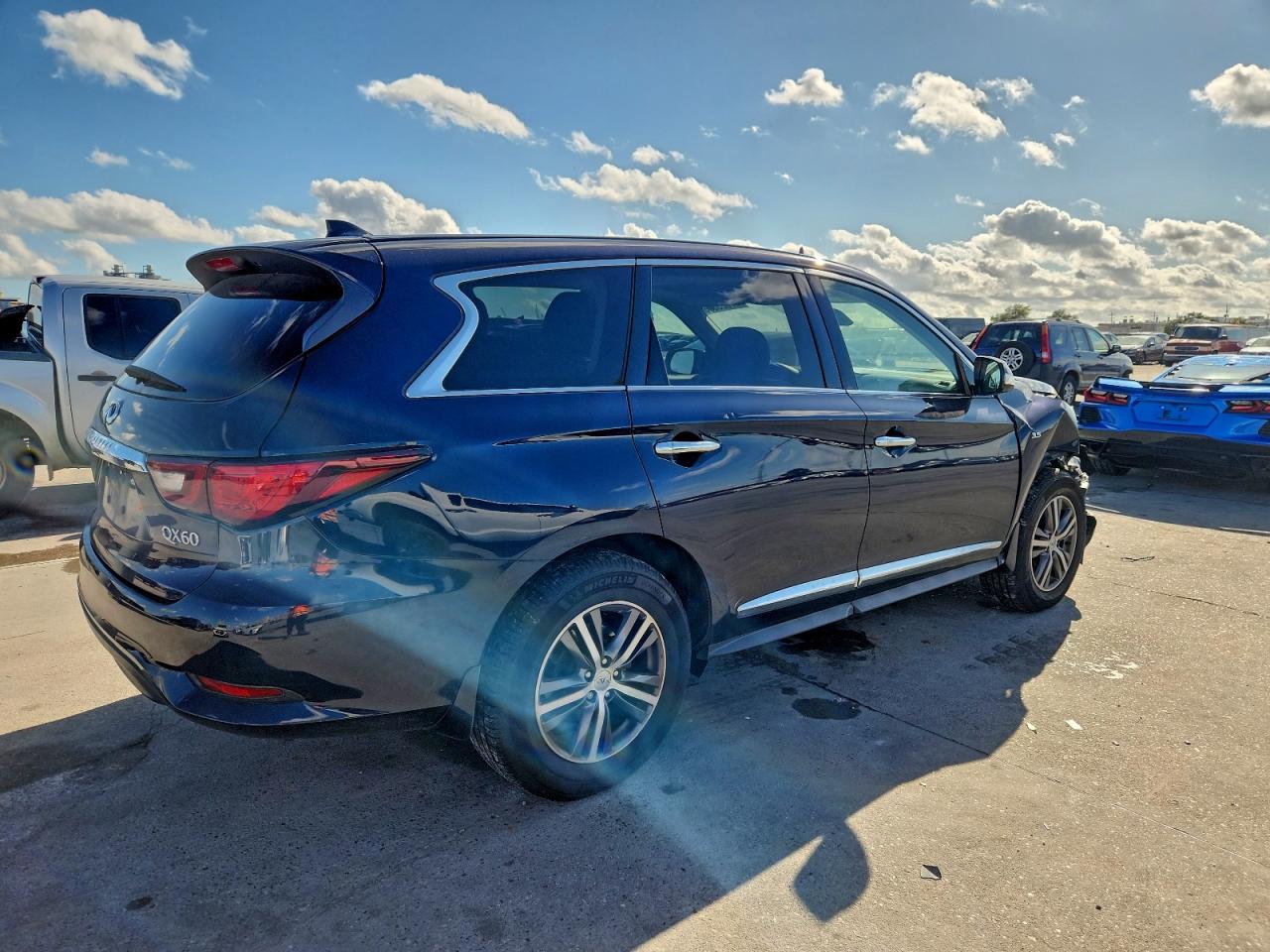 2020 INFINITI QX60 LUXE photo 3