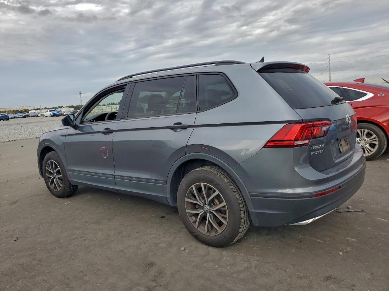 2021 VOLKSWAGEN TIGUAN S photo 2