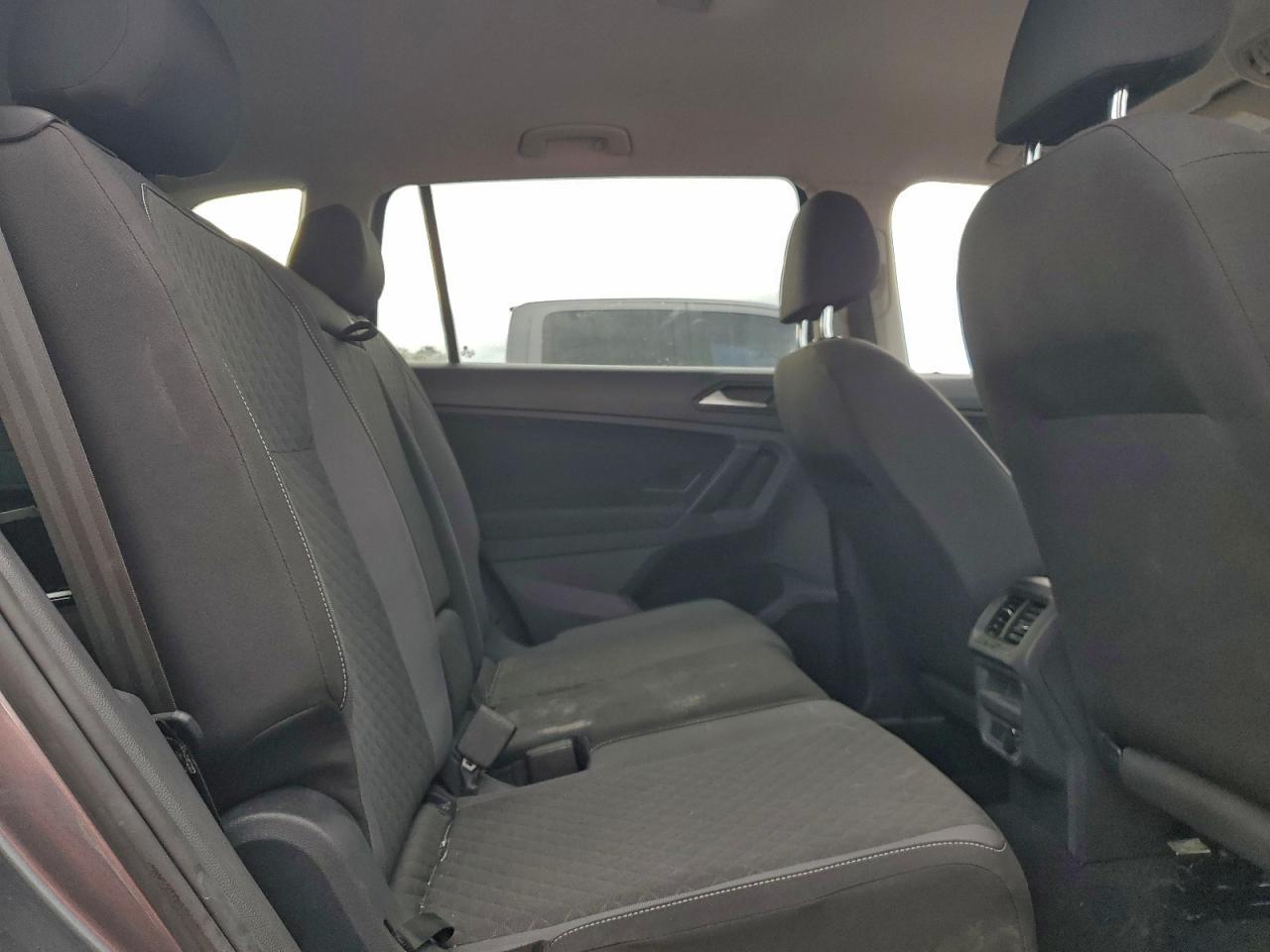 2021 VOLKSWAGEN TIGUAN S photo 11