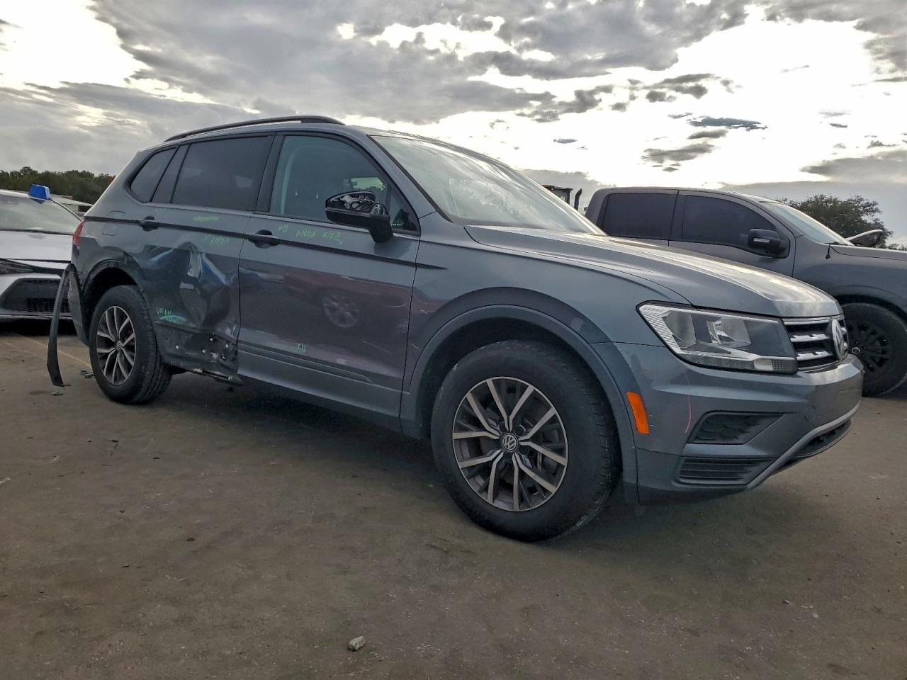 2021 VOLKSWAGEN TIGUAN S photo 4