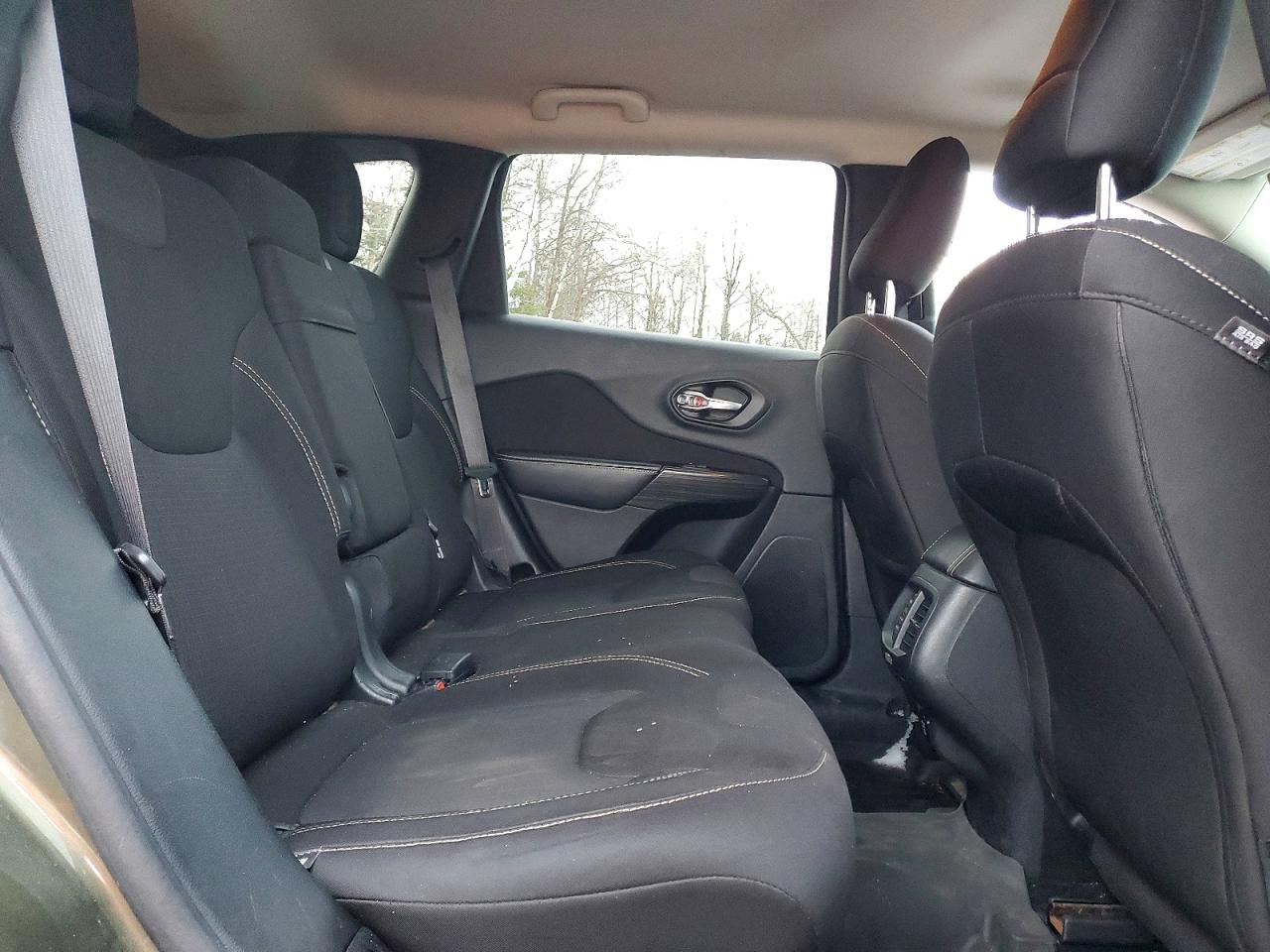 2015 JEEP CHEROKEE LATITUDE photo 11