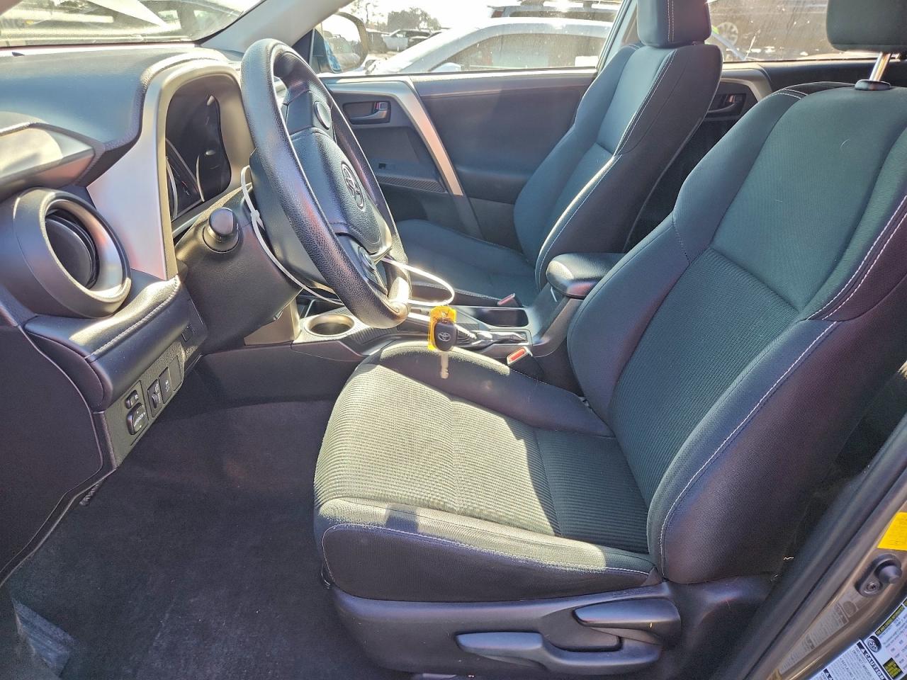 2013 TOYOTA RAV4 XLE photo 7