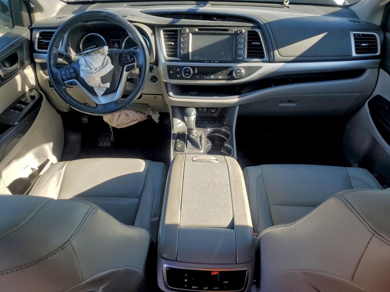 2018 TOYOTA HIGHLANDER SE photo 8